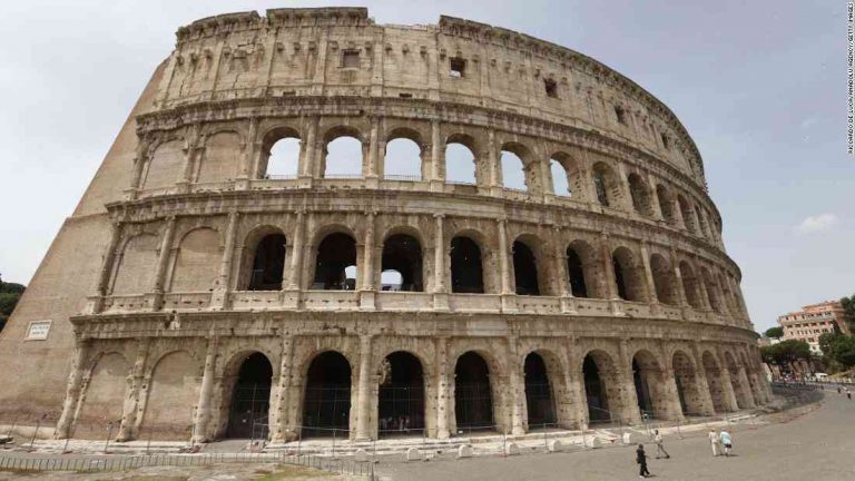Tourists climb Colosseum gate, end up singing with joy